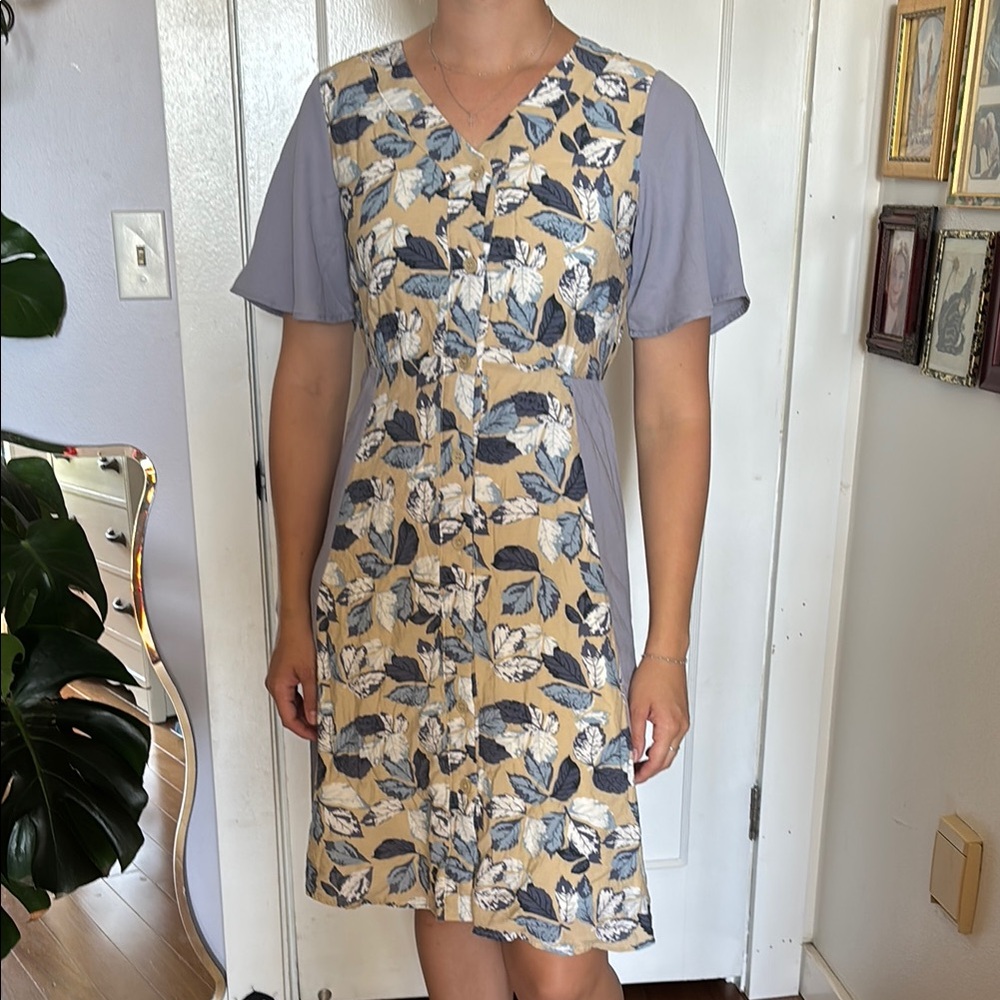 Elegant Floral V-Neck Midi Dress in Blue and Tan